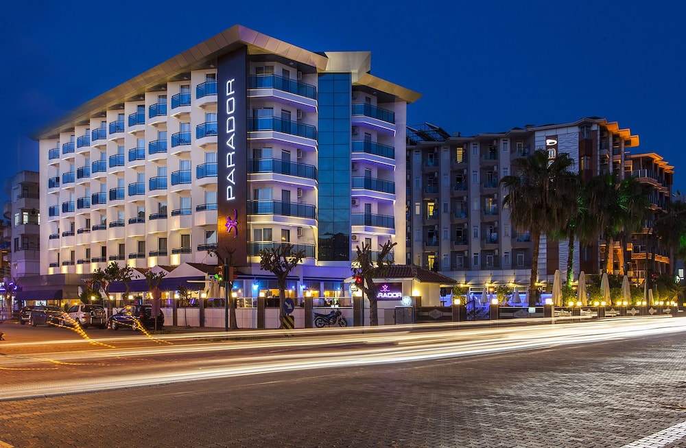 Parador Beach Hotel — Hotel building in Alanya