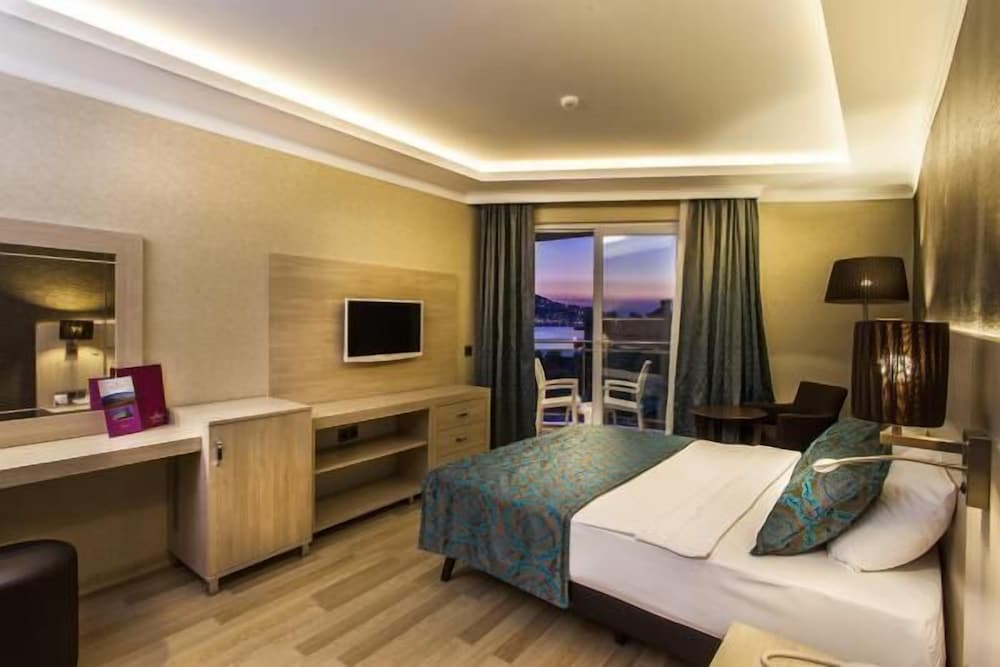 Parador Beach Hotel — Hotel rooms in Alanya