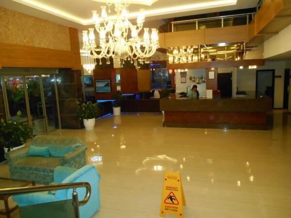 Parador Beach Hotel — Hotel building in Alanya
