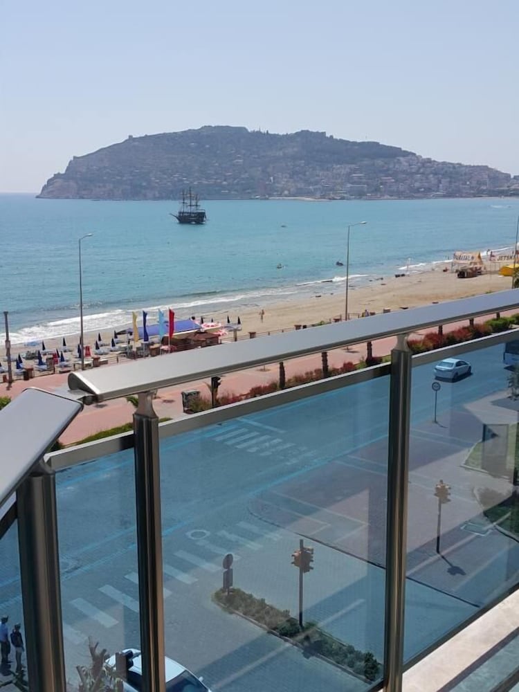Parador Beach Hotel — Beach in Alanya