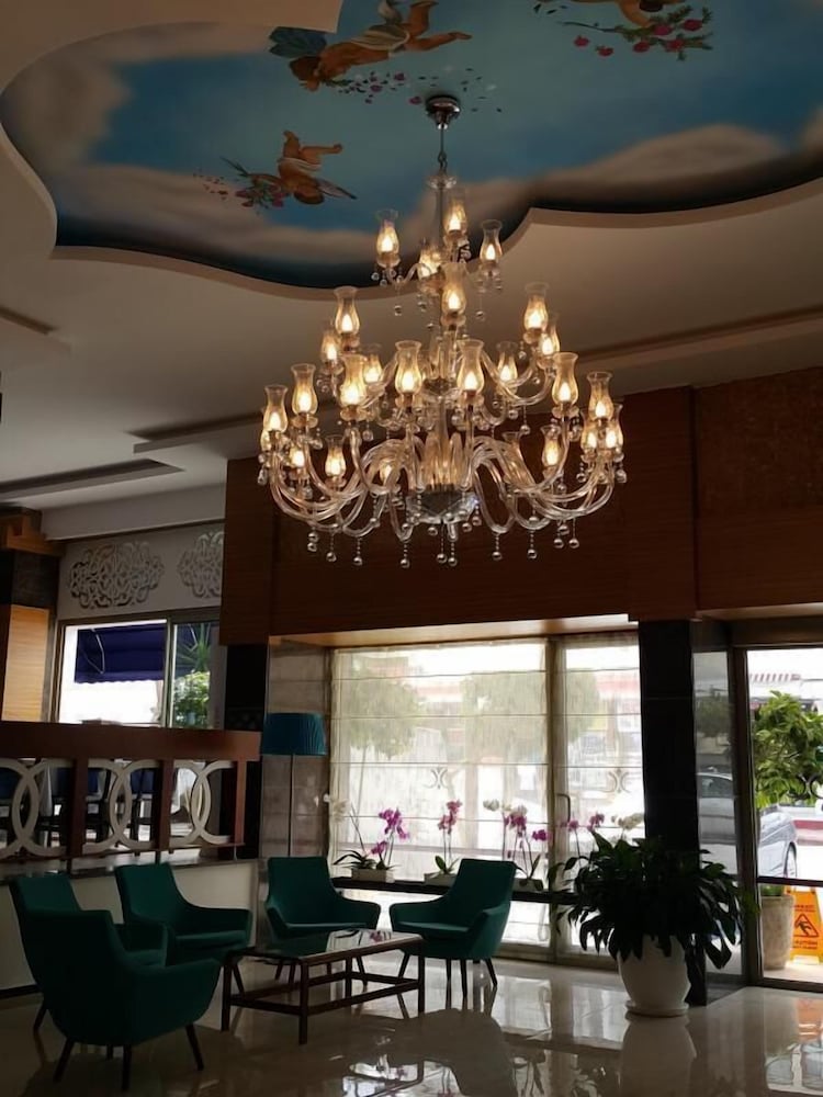 Parador Beach Hotel — Hotel building in Alanya