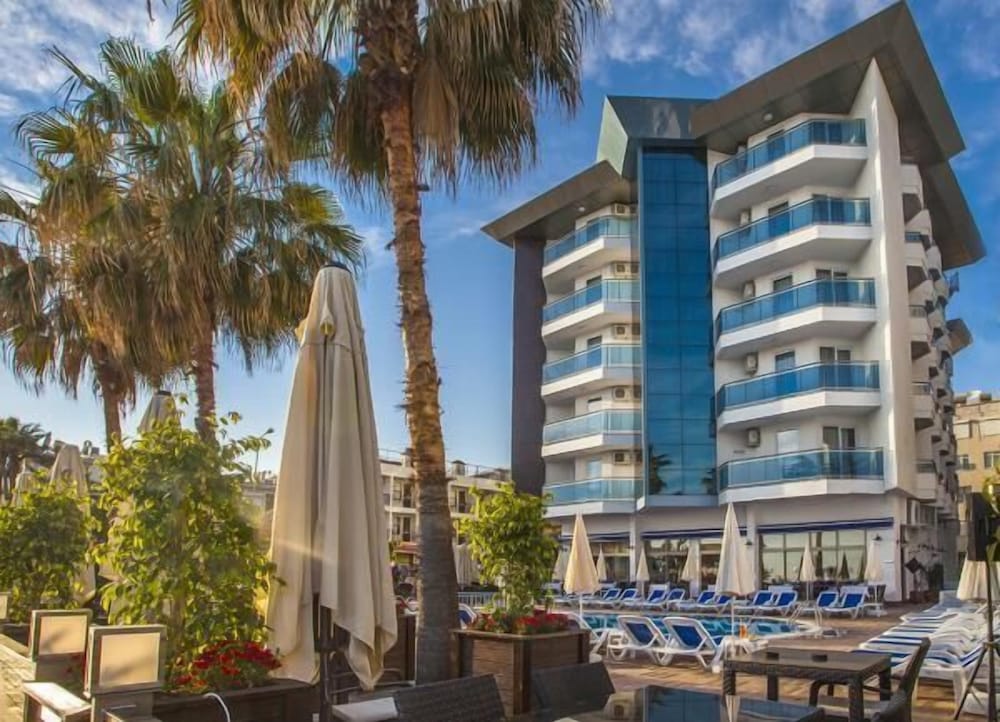 Parador Beach Hotel — Hotel building in Alanya