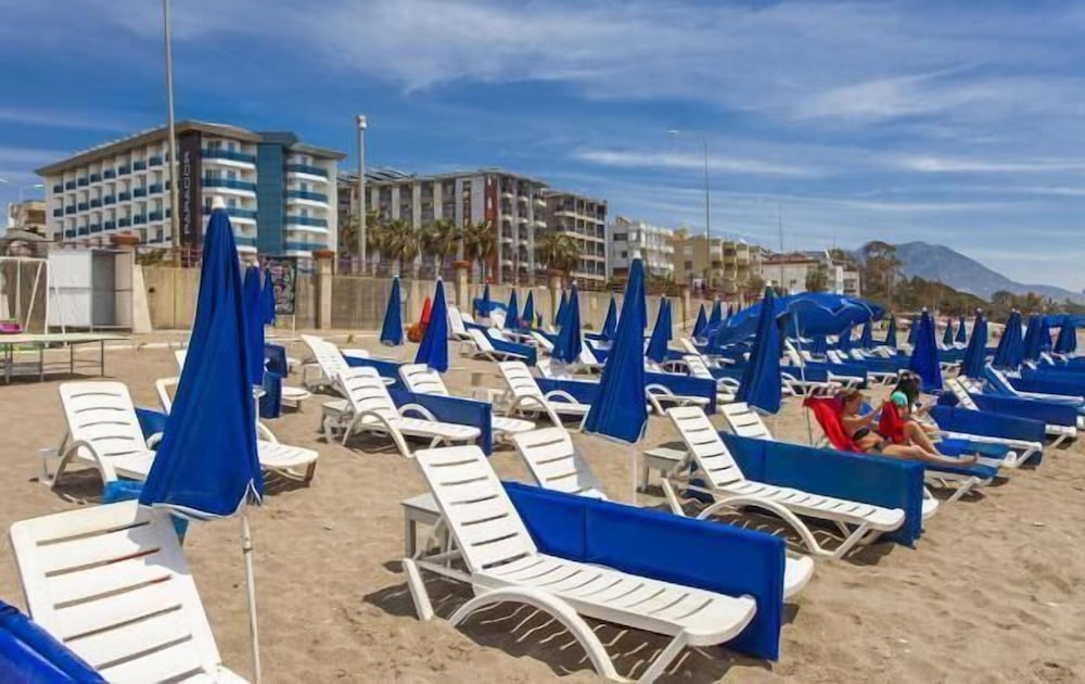 Parador Beach Hotel — Beach in Alanya