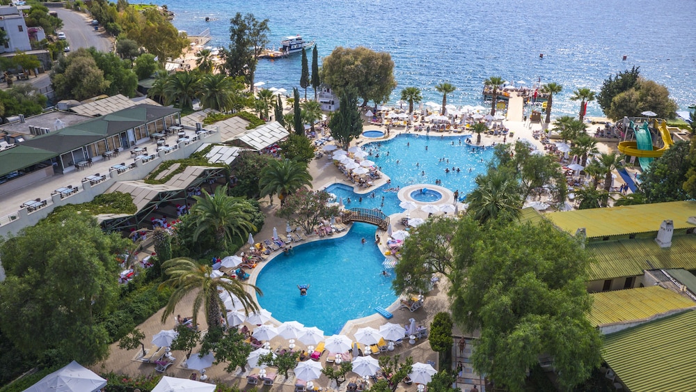 Labranda TMT Bodrum - All Inclusive — Swimming pool in Bodrum, Mugla