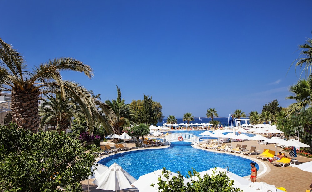 Labranda TMT Bodrum - All Inclusive — Swimming pool in Bodrum, Mugla