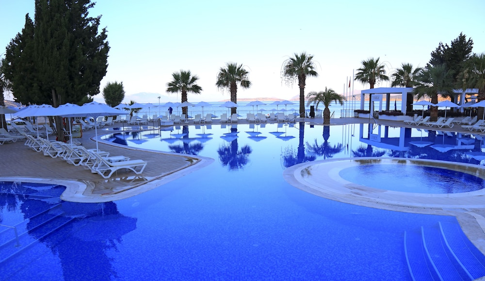 Labranda TMT Bodrum - All Inclusive — Swimming pool in Bodrum, Mugla