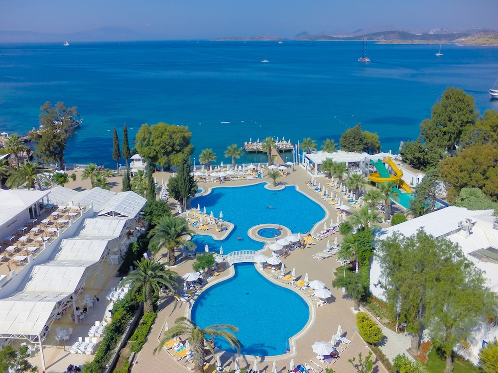 Labranda TMT Bodrum - All Inclusive — Swimming pool in Bodrum, Mugla