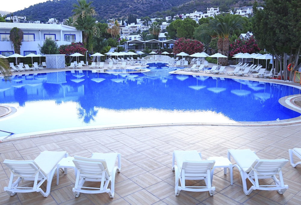 Labranda TMT Bodrum - All Inclusive — Swimming pool in Bodrum, Mugla