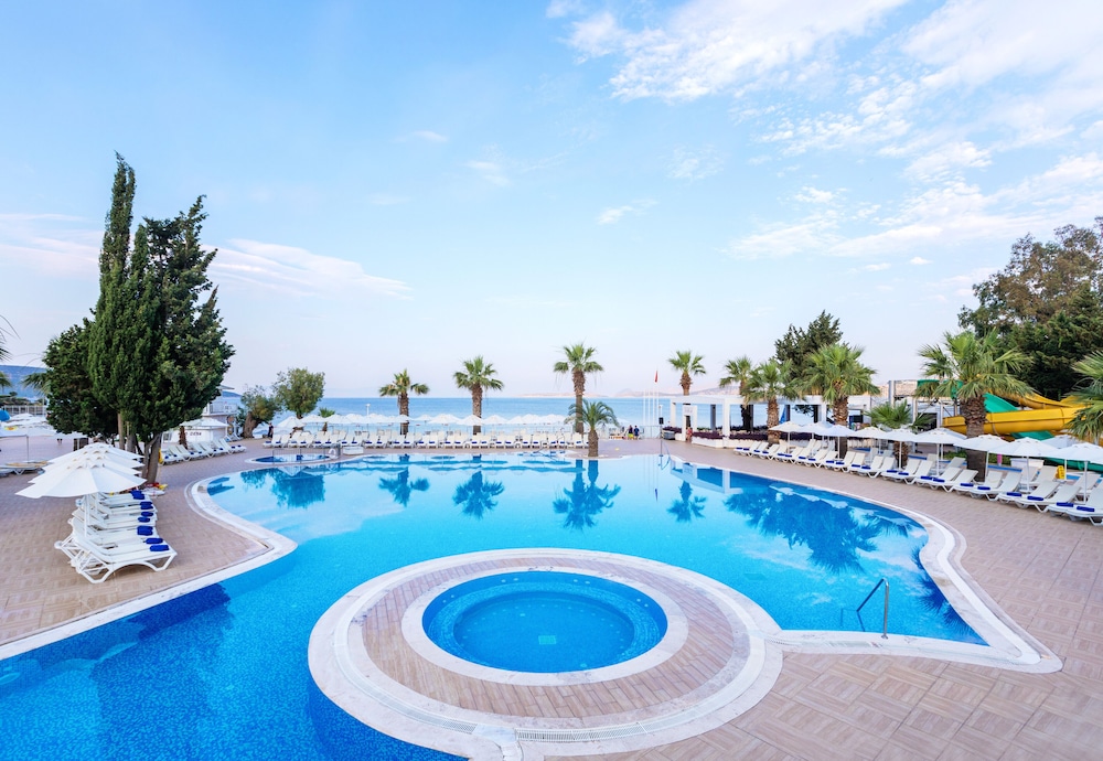 Labranda TMT Bodrum - All Inclusive — Swimming pool in Bodrum, Mugla