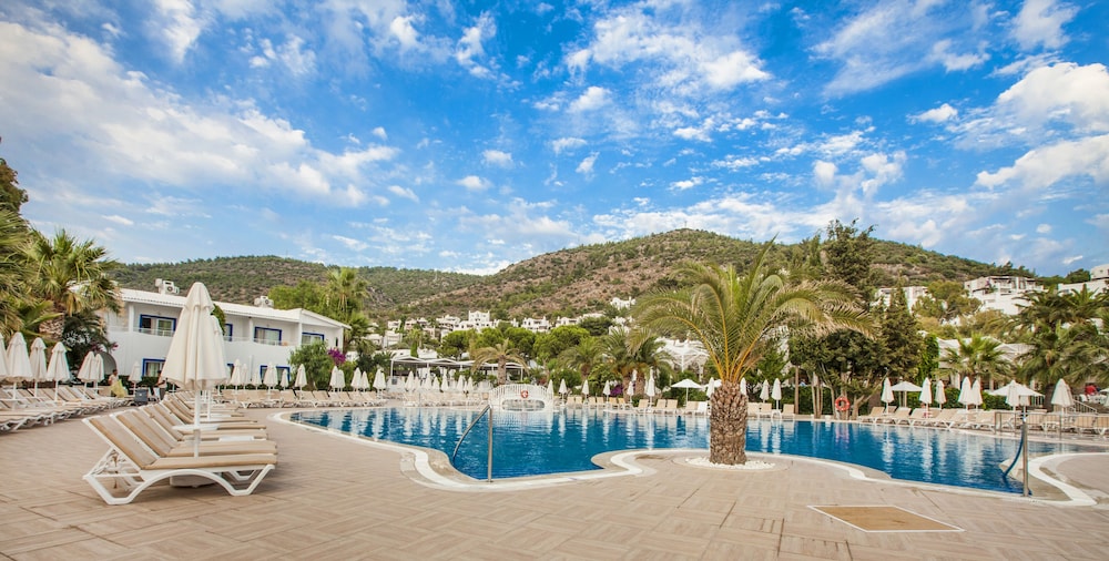 Labranda TMT Bodrum - All Inclusive — Swimming pool in Bodrum, Mugla