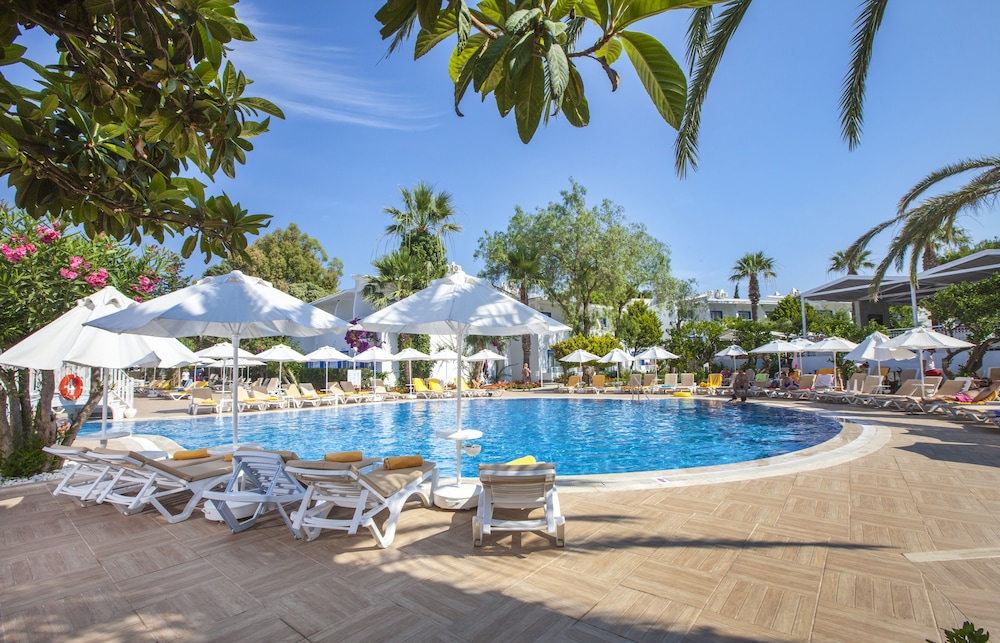 Labranda TMT Bodrum - All Inclusive — Swimming pool in Bodrum, Mugla
