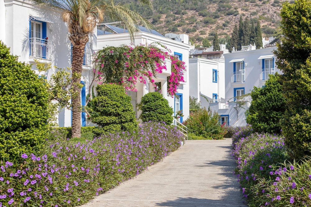 Labranda TMT Bodrum - All Inclusive — Hotel building in Bodrum, Mugla