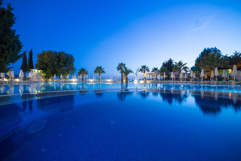 Labranda TMT Bodrum - All Inclusive — Swimming pool in Bodrum, Mugla