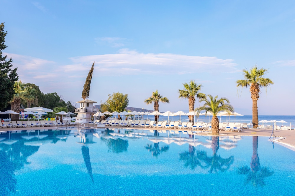 Labranda TMT Bodrum - All Inclusive — Swimming pool in Bodrum, Mugla