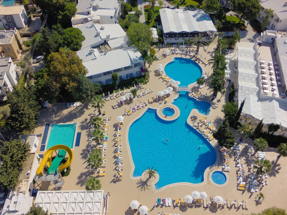 Labranda TMT Bodrum - All Inclusive — Swimming pool in Bodrum, Mugla