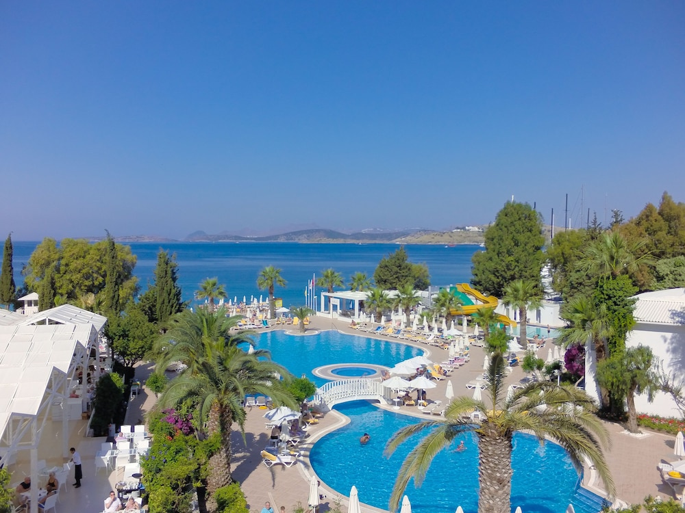 Labranda TMT Bodrum - All Inclusive — Swimming pool in Bodrum, Mugla
