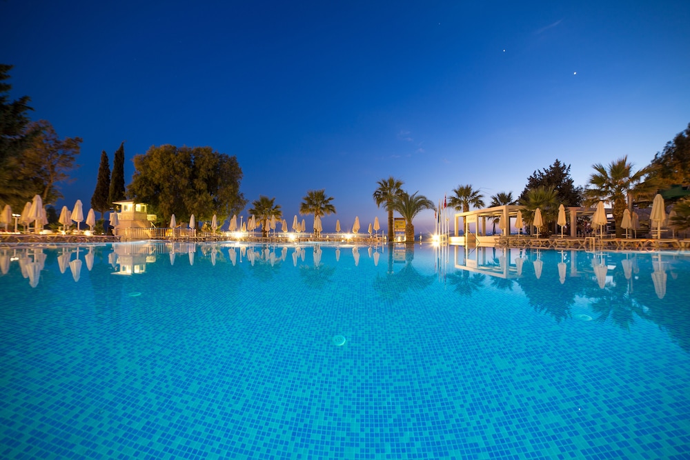 Labranda TMT Bodrum - All Inclusive — Swimming pool in Bodrum, Mugla