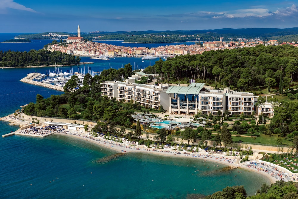 Monte Mulini Adults Exclusive Hotel by Maistra Collection — Hotel building in Rovinj, Istria