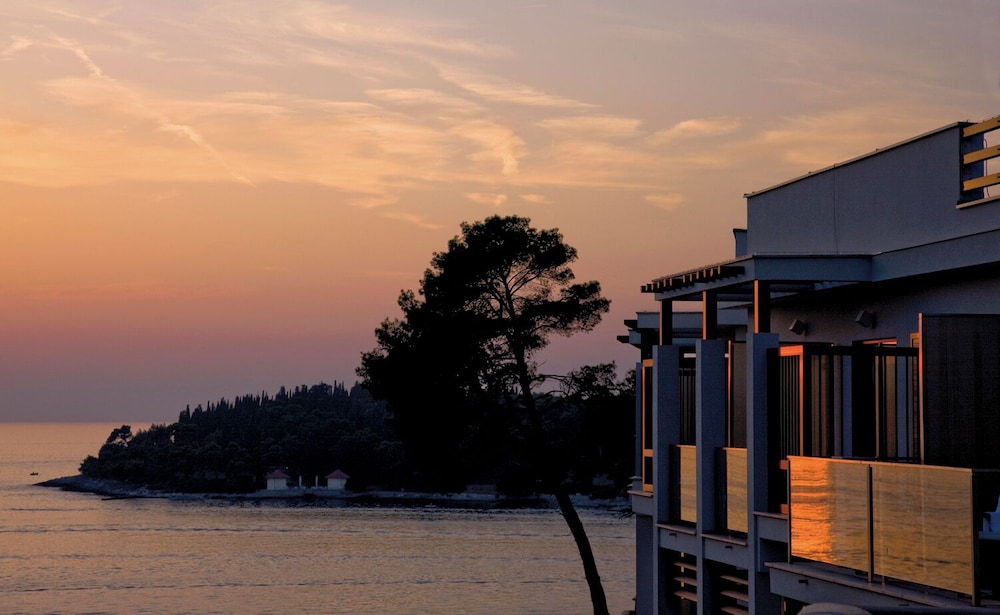 Monte Mulini Adults Exclusive Hotel by Maistra Collection — Hotel building in Rovinj, Istria