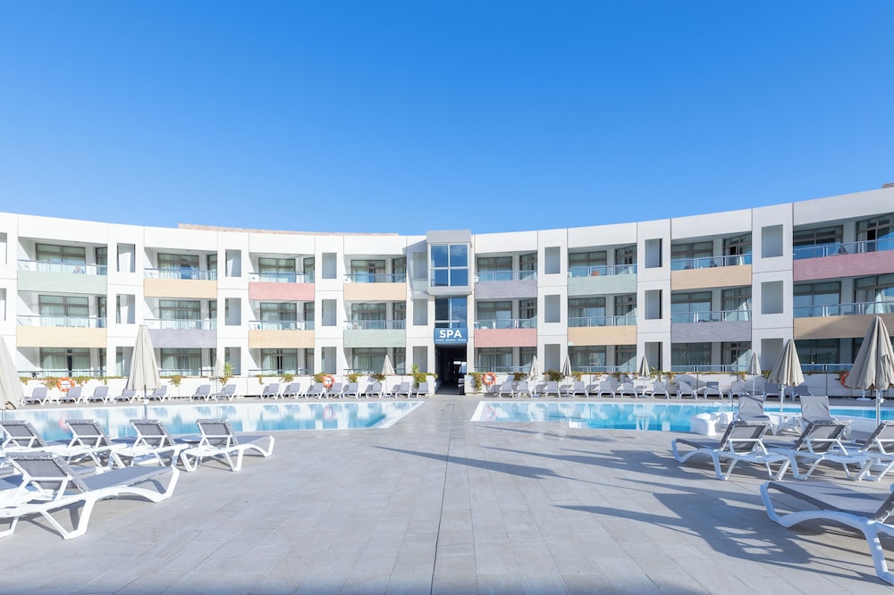 Eurostars Las Salinas — Hotel building in Costa de Antigua, Canary Islands