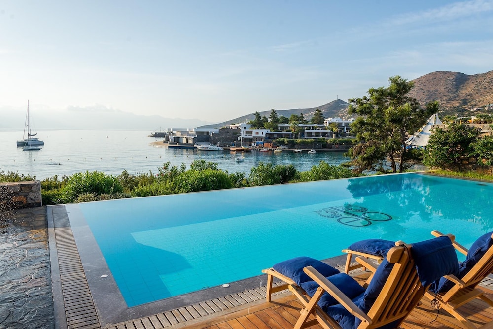Elounda Bay Palace, a Member of the Leading Hotels of the World — Swimming pool in Elounda