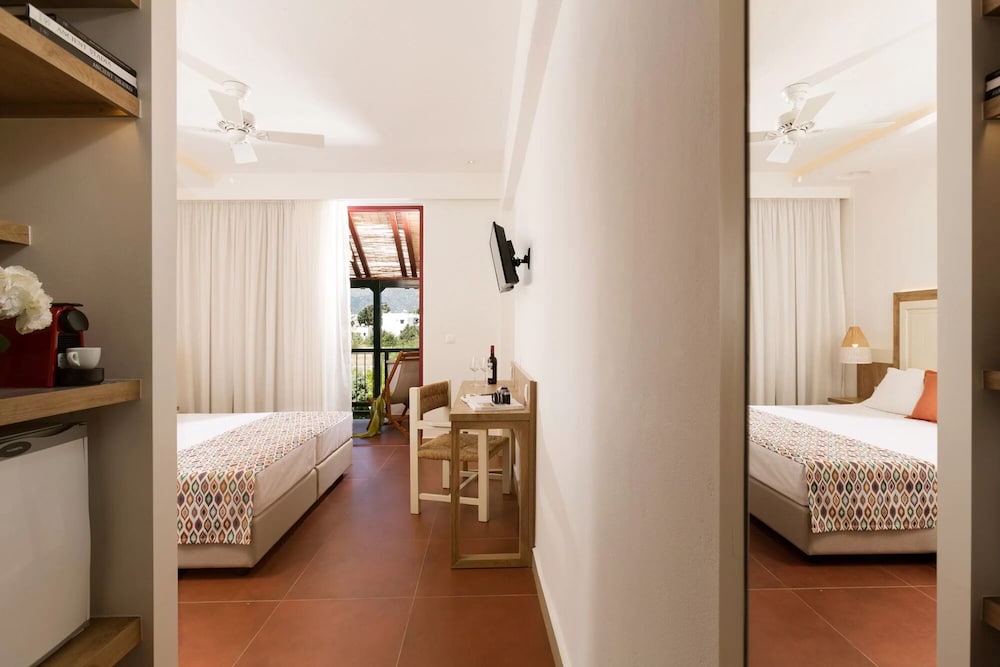 Kalypso Hotel — Hotel rooms in Malia