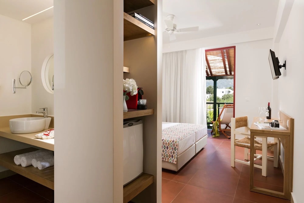 Kalypso Hotel — Hotel rooms in Malia
