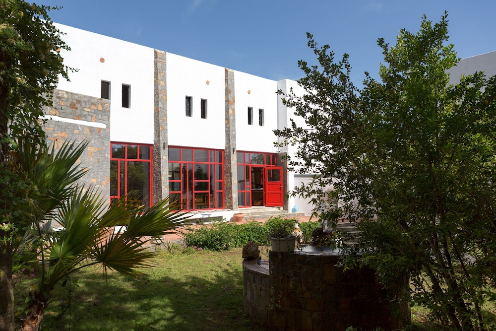 Kalypso Hotel — Hotel building in Malia