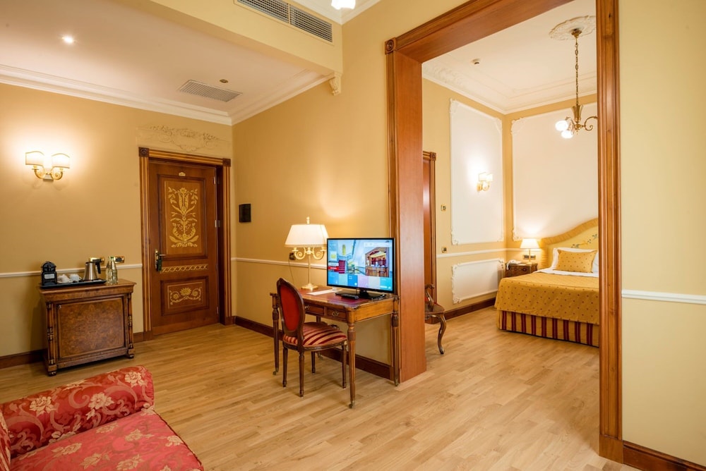 Grand Hotel Wagner — Hotel rooms in Palermo, Sicily