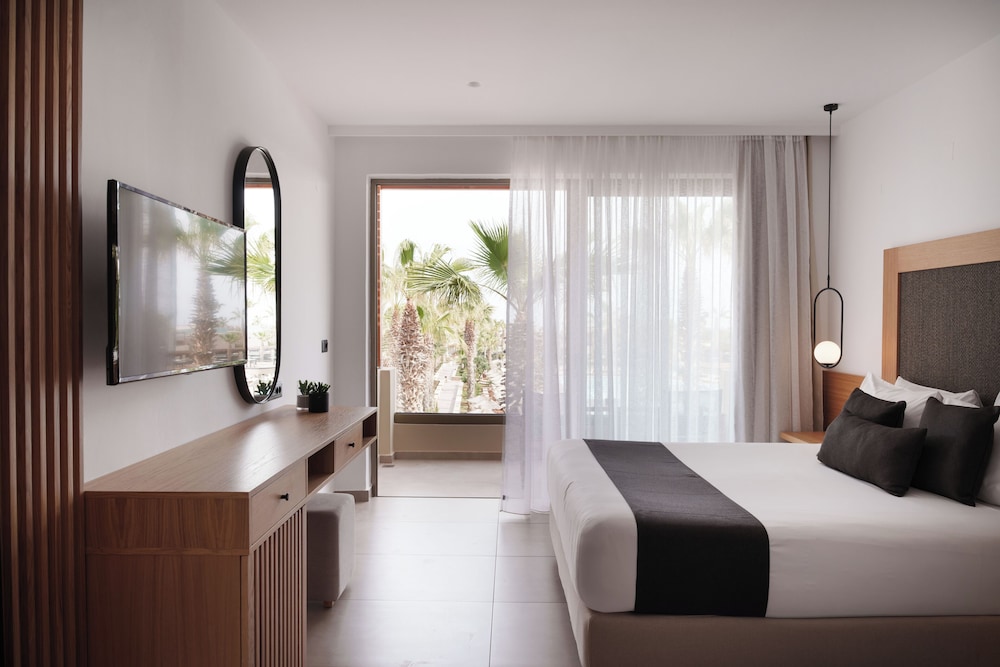 Stella Palace Aqua Park Resort — Hotel rooms in Analipsi