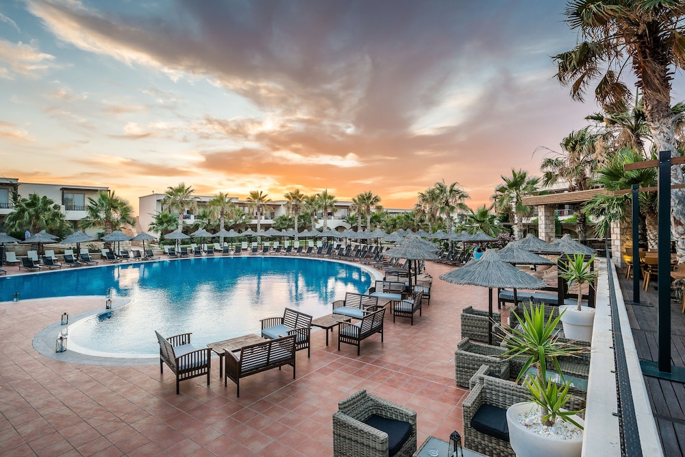 Stella Palace Aqua Park Resort — Swimming pool in Analipsi
