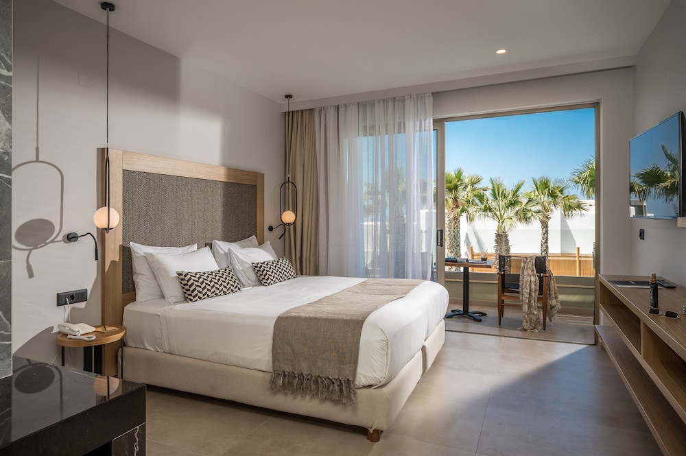 Stella Palace Aqua Park Resort — Hotel rooms in Analipsi