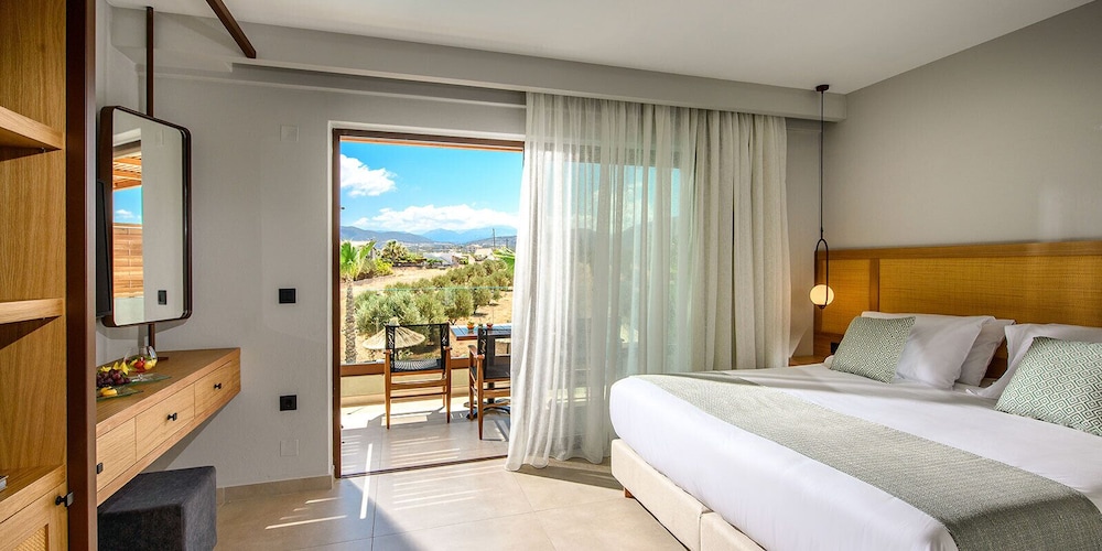 Stella Palace Aqua Park Resort — Hotel rooms in Analipsi