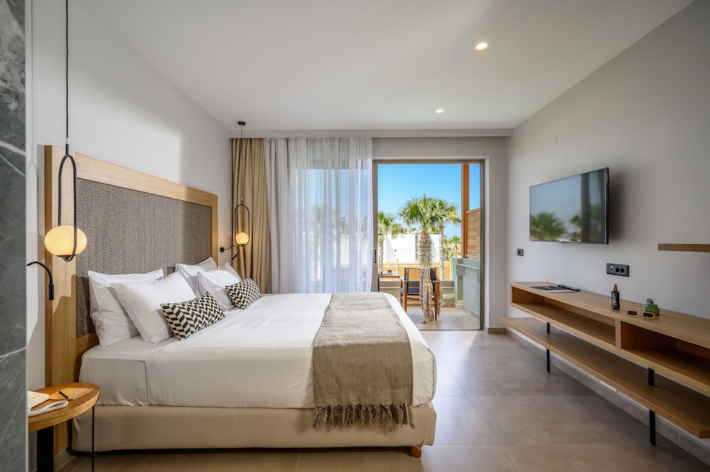Stella Palace Aqua Park Resort — Hotel rooms in Analipsi