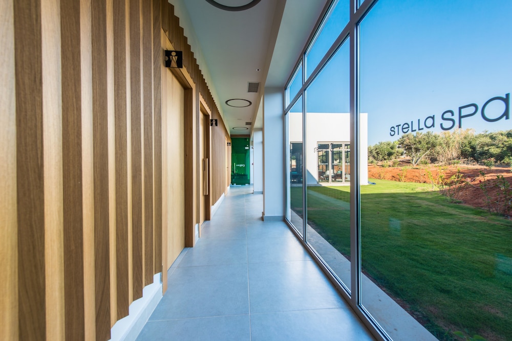 Stella Palace Aqua Park Resort — Hotel building in Analipsi