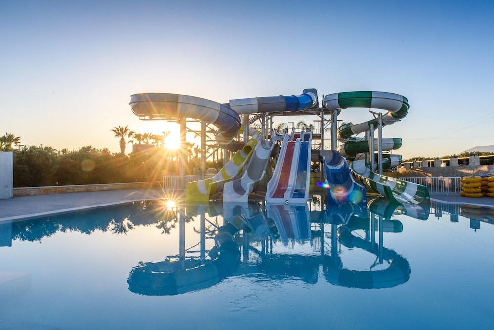 Stella Palace Aqua Park Resort — Swimming pool in Analipsi