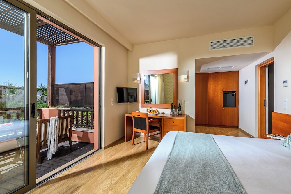 Stella Palace Aqua Park Resort — Hotel rooms in Analipsi