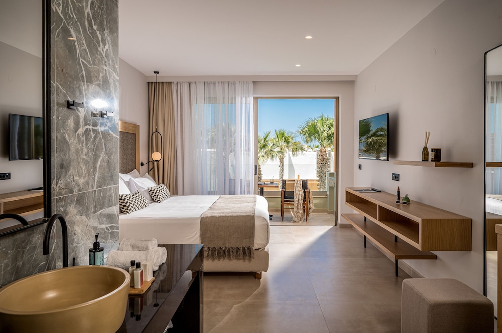 Stella Palace Aqua Park Resort — Hotel rooms in Analipsi