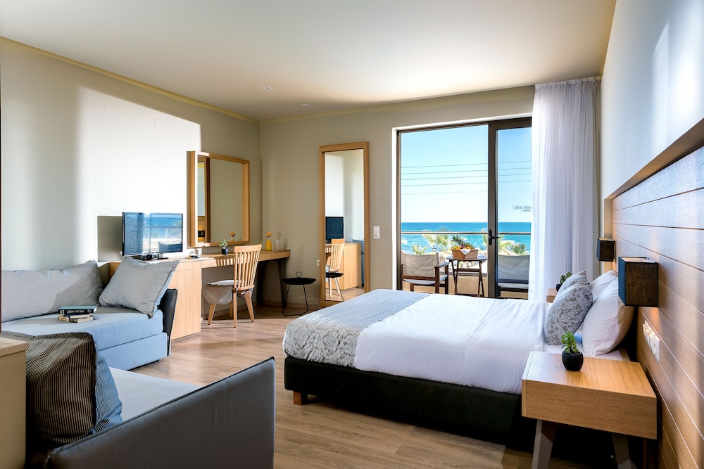 Stella Palace Aqua Park Resort — Hotel rooms in Analipsi