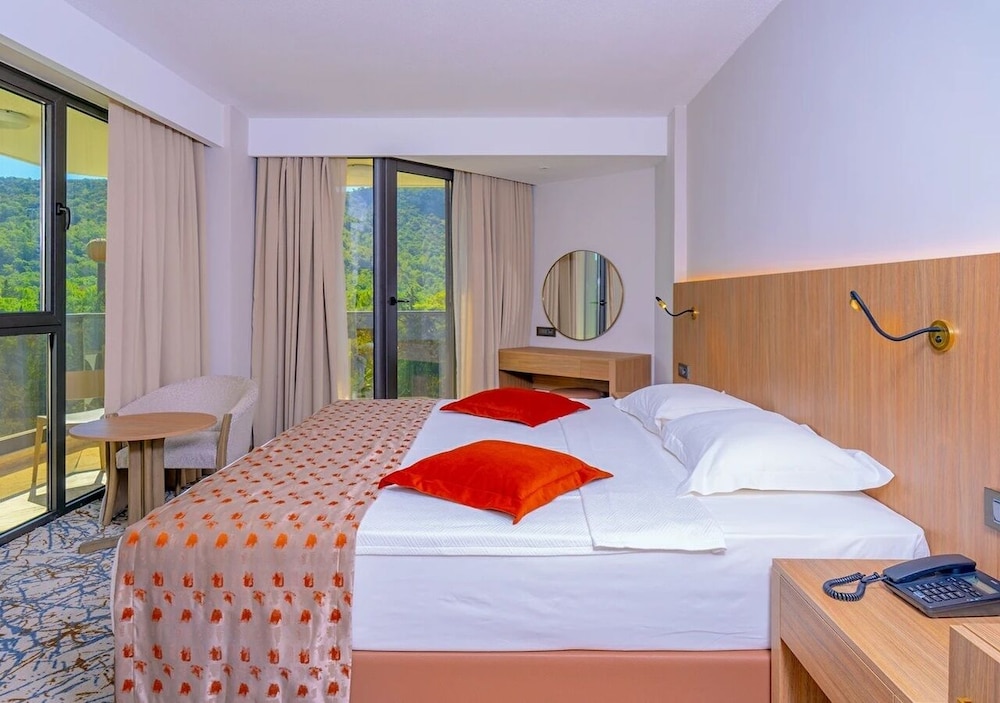 Ozkaymak Marina Hotel - Ultra All Inclusive — Hotel rooms in Kemer