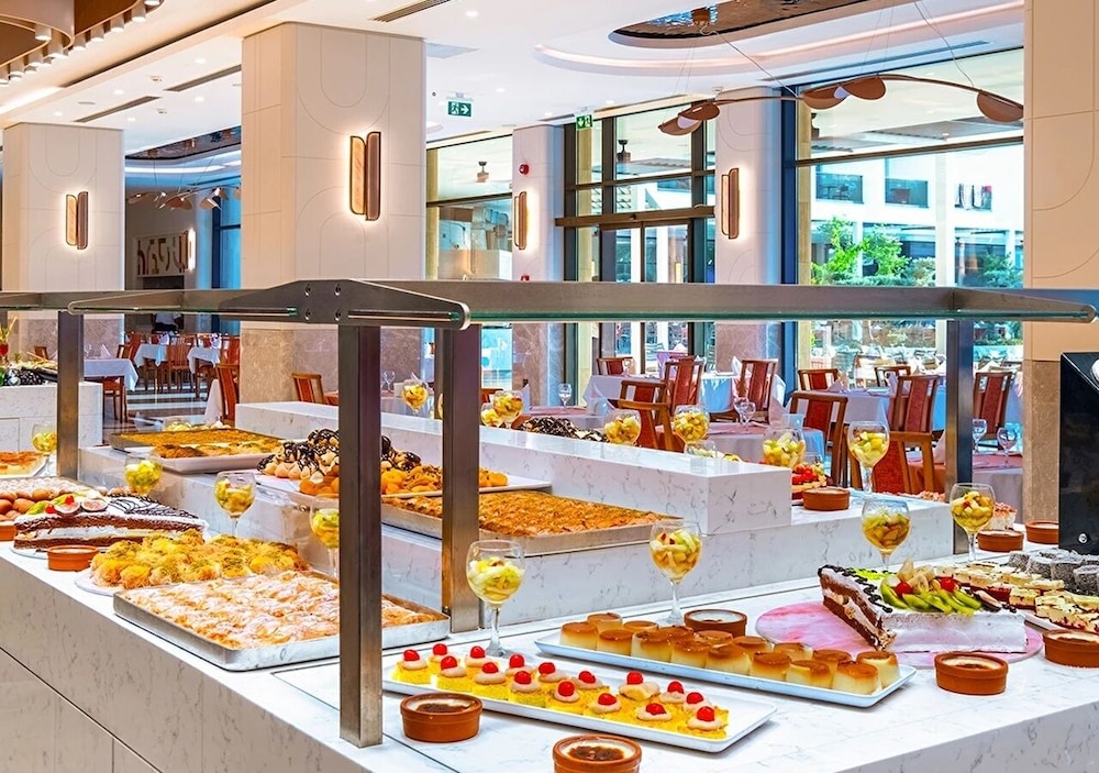 Ozkaymak Marina Hotel - Ultra All Inclusive — Restaurant & bars in Kemer