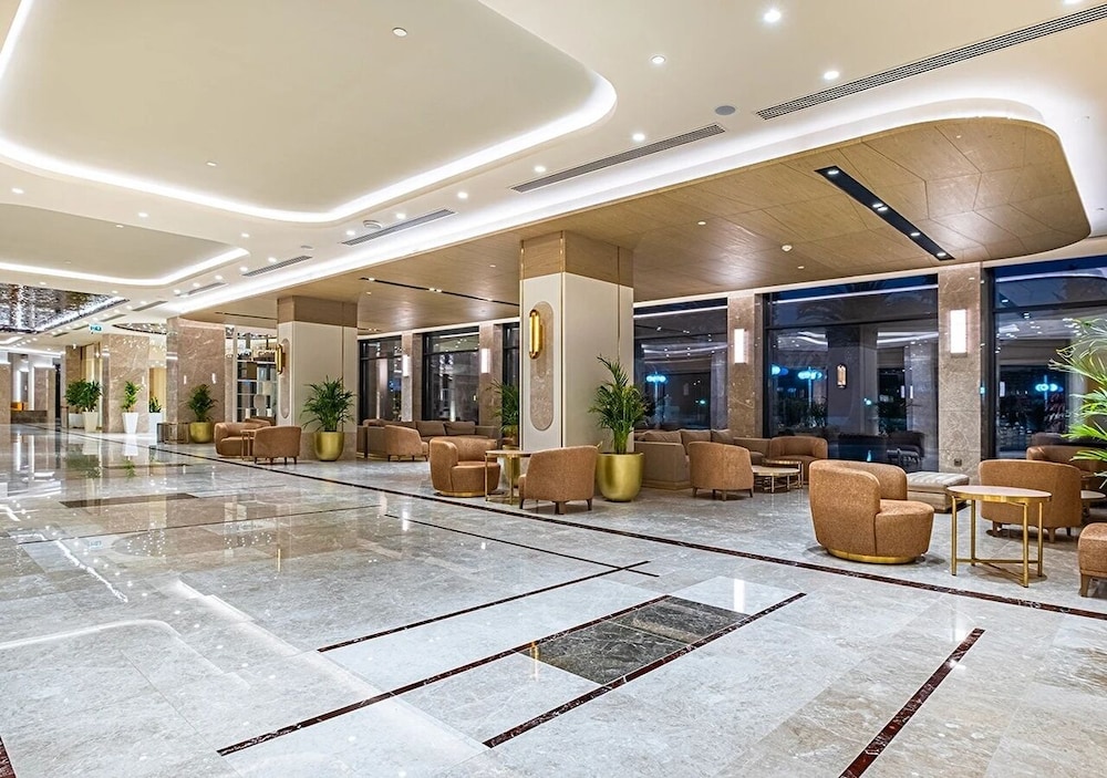 Ozkaymak Marina Hotel - Ultra All Inclusive — Hotel building in Kemer