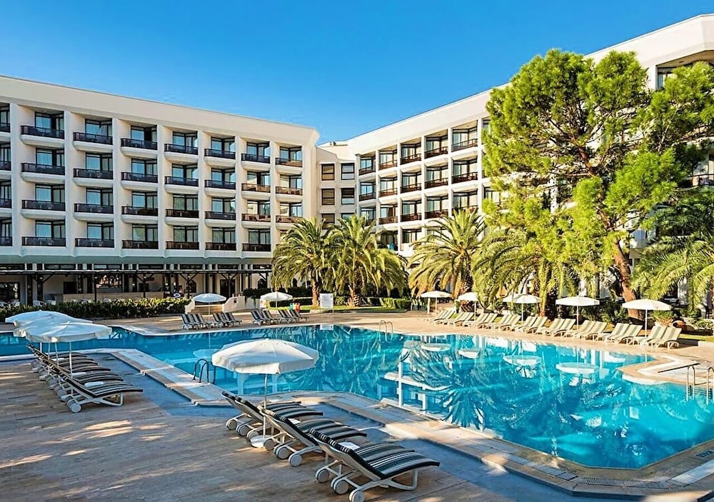 Ozkaymak Marina Hotel - Ultra All Inclusive — Swimming pool in Kemer