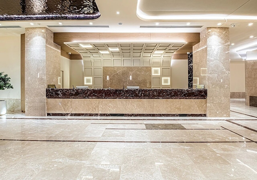 Ozkaymak Marina Hotel - Ultra All Inclusive — Hotel building in Kemer