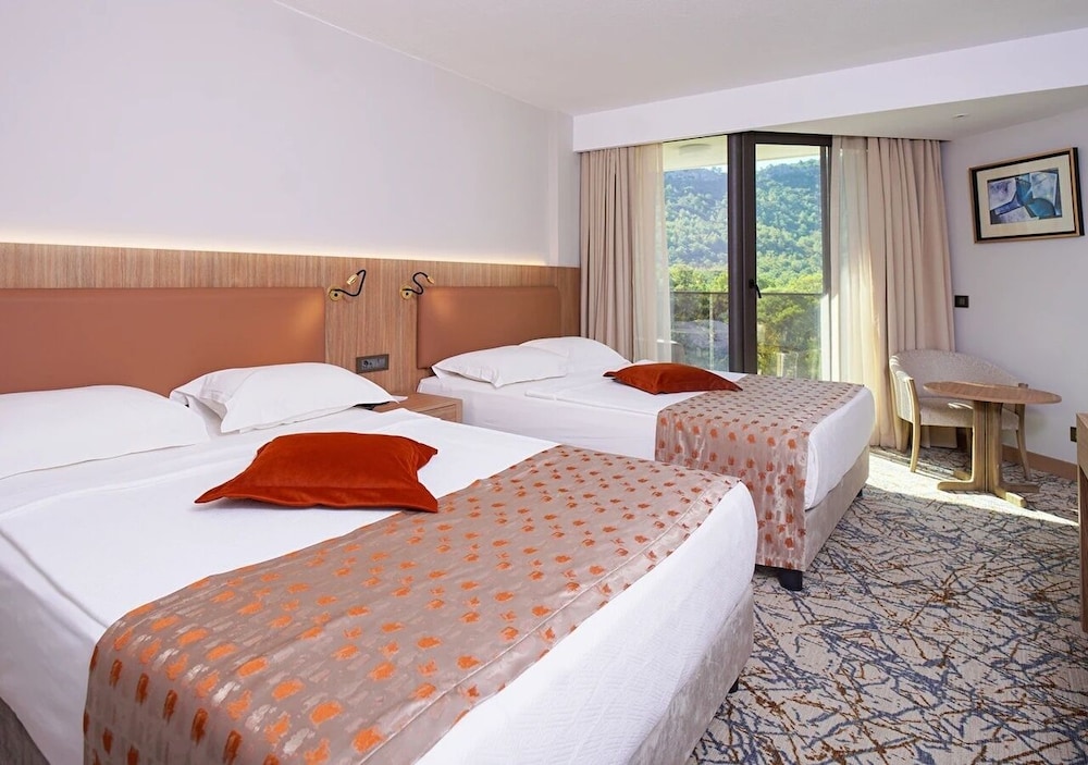 Ozkaymak Marina Hotel - Ultra All Inclusive — Hotel rooms in Kemer