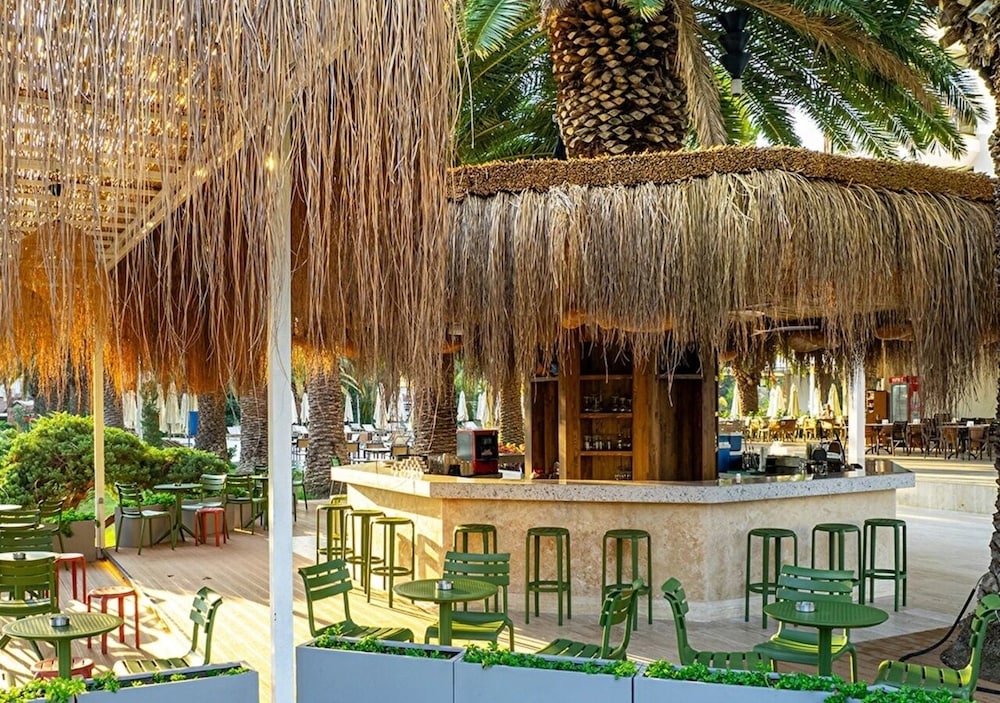 Ozkaymak Marina Hotel - Ultra All Inclusive — Restaurant & bars in Kemer