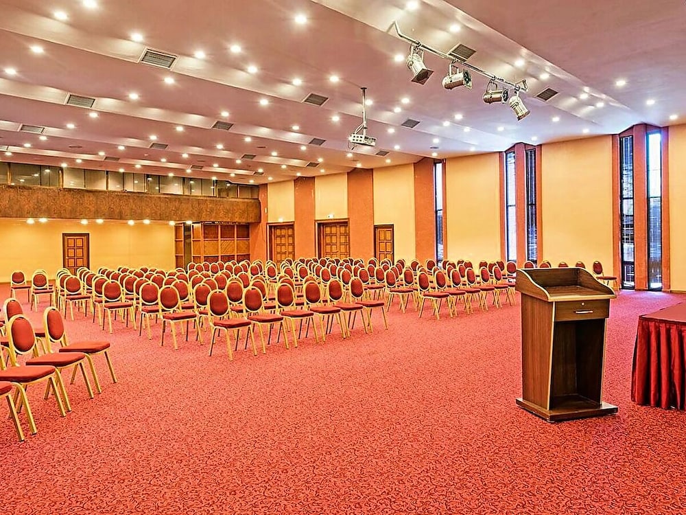 Ozkaymak Marina Hotel - Ultra All Inclusive — Hotel building in Kemer