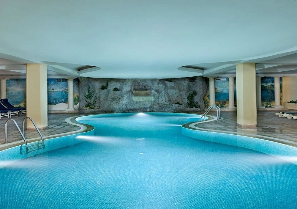Ozkaymak Marina Hotel - Ultra All Inclusive — Swimming pool in Kemer