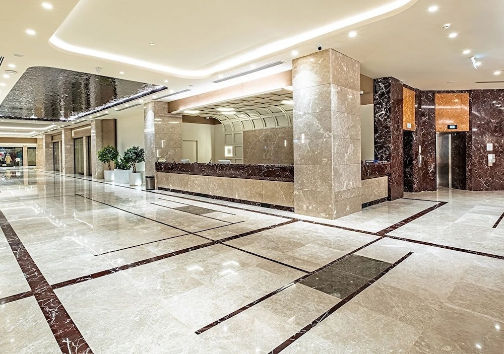 Ozkaymak Marina Hotel - Ultra All Inclusive — Hotel building in Kemer