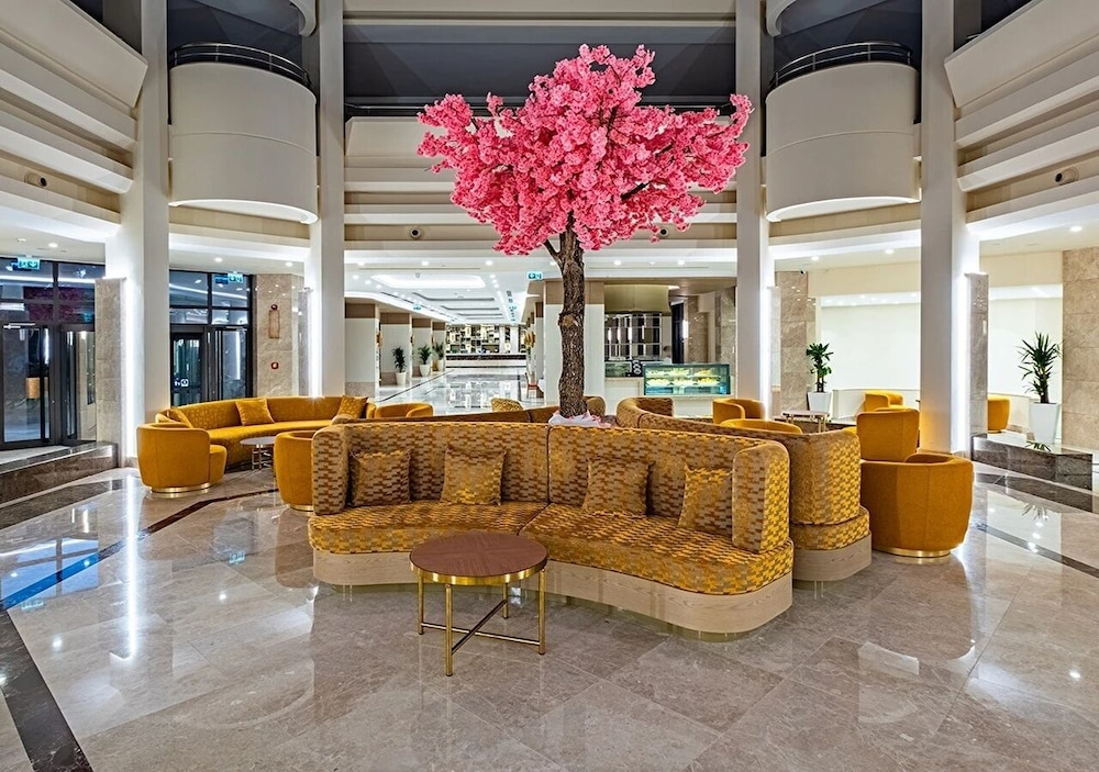 Ozkaymak Marina Hotel - Ultra All Inclusive — Hotel building in Kemer